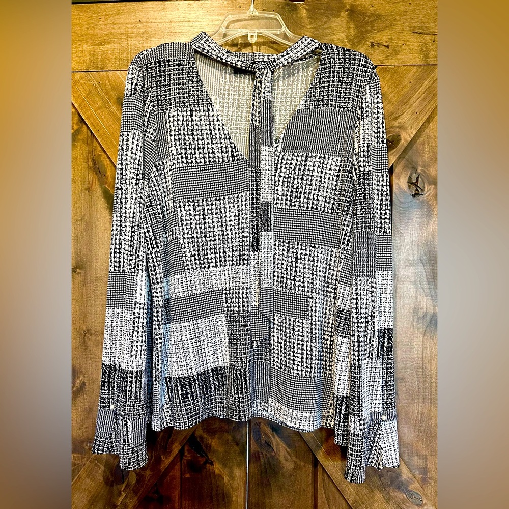 EUC Karl Lagerfeld Black & White Long Bell Sleeve Blouse